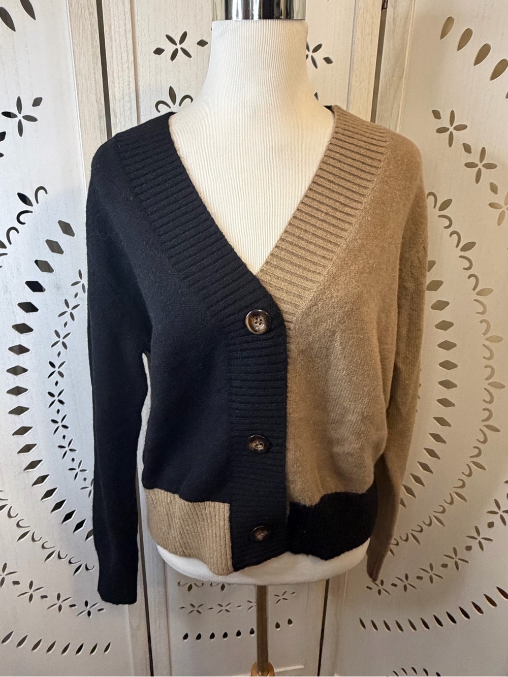 NWT Colorblock V-Neck Button Front Women's Sweater - Black & Tan
